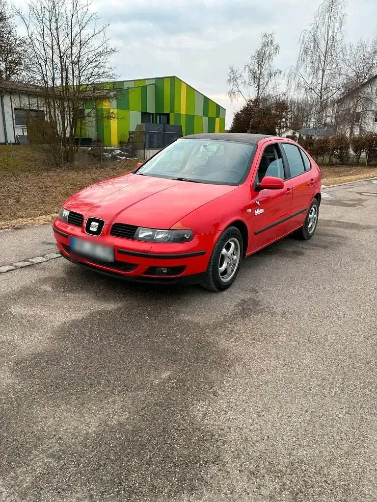 Second-hand Seat Leon 125 CP (91 kW) 2000 Roșu Hatchback