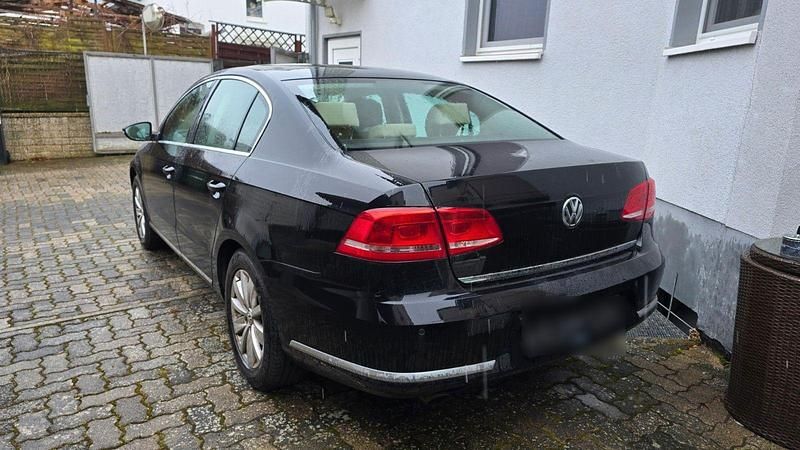 Używany VW Passat Trendline 122 KM (89 kW) 2012 Beżowy Sedan/Limuzyna