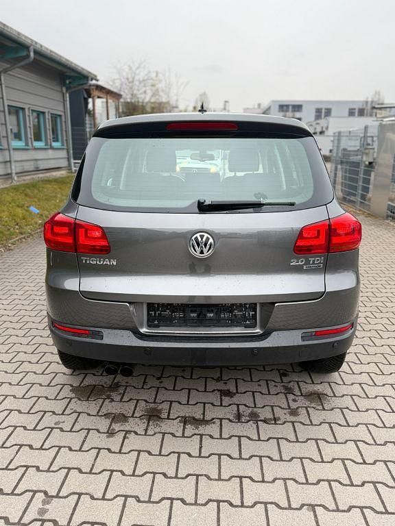 Gebraucht VW Tiguan Trendline 140 PS (102 kW) 2012 Grau SUV