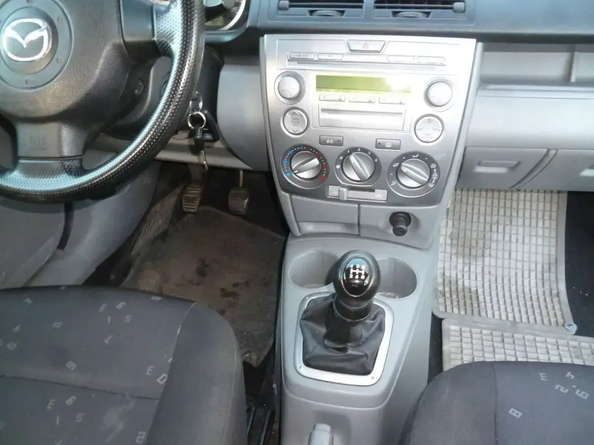 Używany Mazda 2 Exclusive 80 KM (58 kW) 2005 Srebrny Hatchback