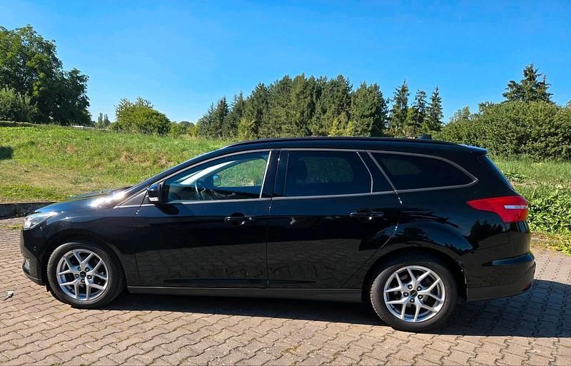 Schwarz Gebraucht 2017 Ford Focus Business Edition Limousine | 11.950 € (Fairer Preis) - Bild 1/4