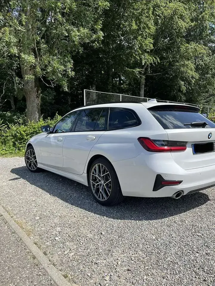 Gebraucht BMW 330 Sport Line 258 PS (189 kW) 2019 Weiß Kombi