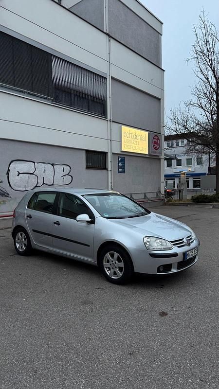 Silber Gebraucht 2004 VW Golf V Limousine | 1.000 € (Superpreis) - Bild 1/4
