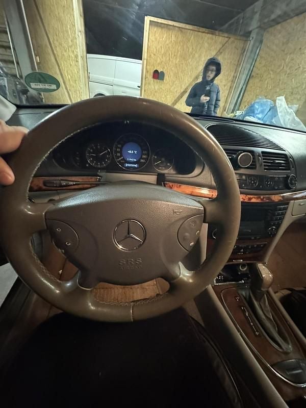 Gebraucht Mercedes E220 150 PS (110 kW) 2004 Schwarz Limousine