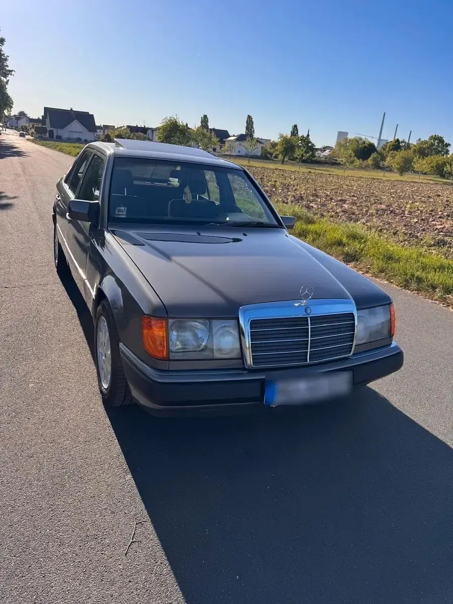 Gebraucht Mercedes 250 90 PS (66 kW) 1991 Grau Limousine