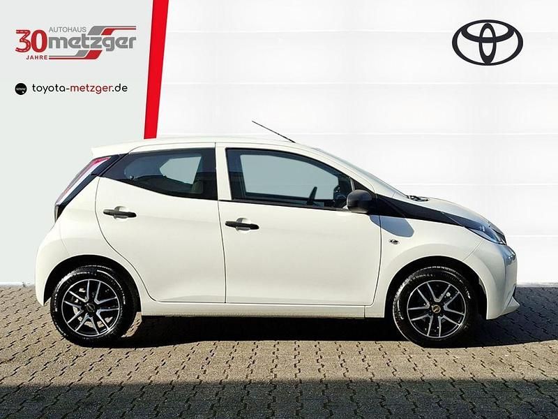 Gebraucht Toyota Aygo 69 PS (50 kW) 2018 Weiß Kleinwagen