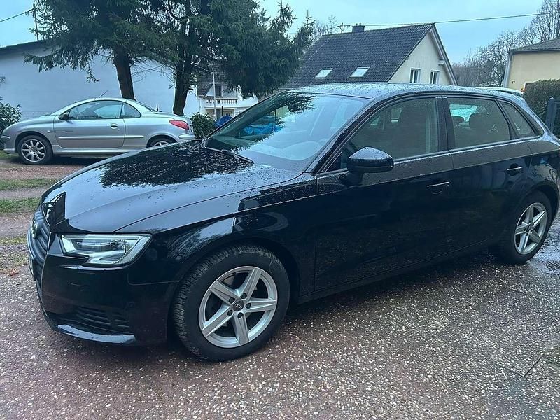 Gebraucht Audi A3 116 PS (85 kW) 2020 Schwarz Limousine
