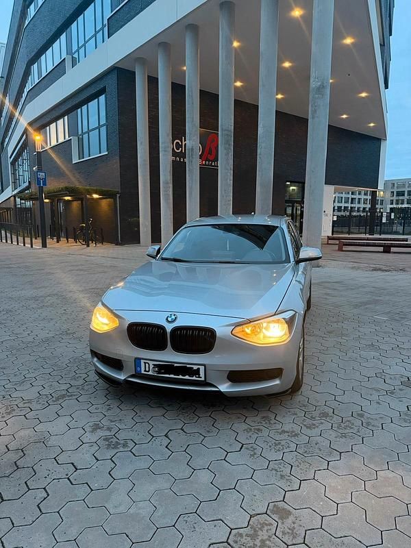 Silber Gebraucht 2012 BMW 116 Kleinwagen | 7.500 € (Fairer Preis) - Bild 1/4
