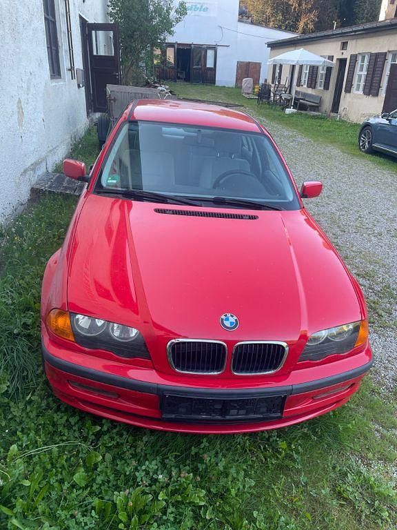 Rot Gebraucht 1998 BMW 318 Limousine | 800 € (Guter Preis) - Bild 1/4