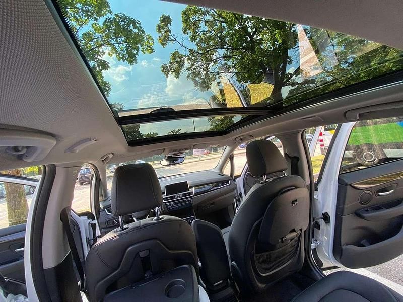 Weiß Gebraucht 2017 BMW 225 Active Tourer iPerformance Van / Kleinbus | 17.200 € (Fairer Preis) - Bild 1/4