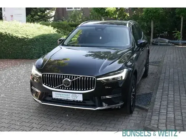 Gebraucht Volvo XC60 Plus 197 PS (144 kW) 2023 Onyx black / metallic (metallic) SUV