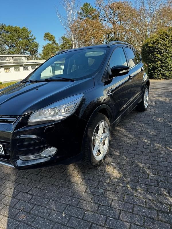 Gebraucht Ford Kuga Titanium 150 PS (110 kW) 2015 Schwarz SUV