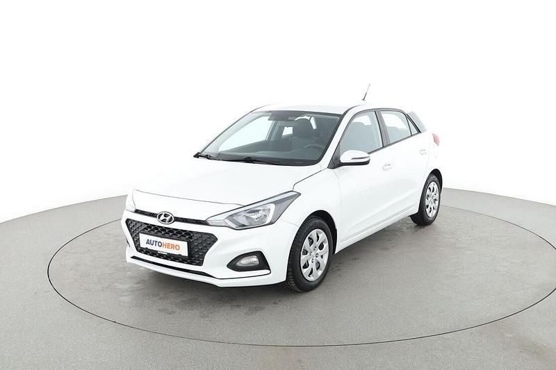 Weiß Gebraucht 2018 Hyundai i20 Select Limousine | 10.810 € (Guter Preis) - Bild 1/3