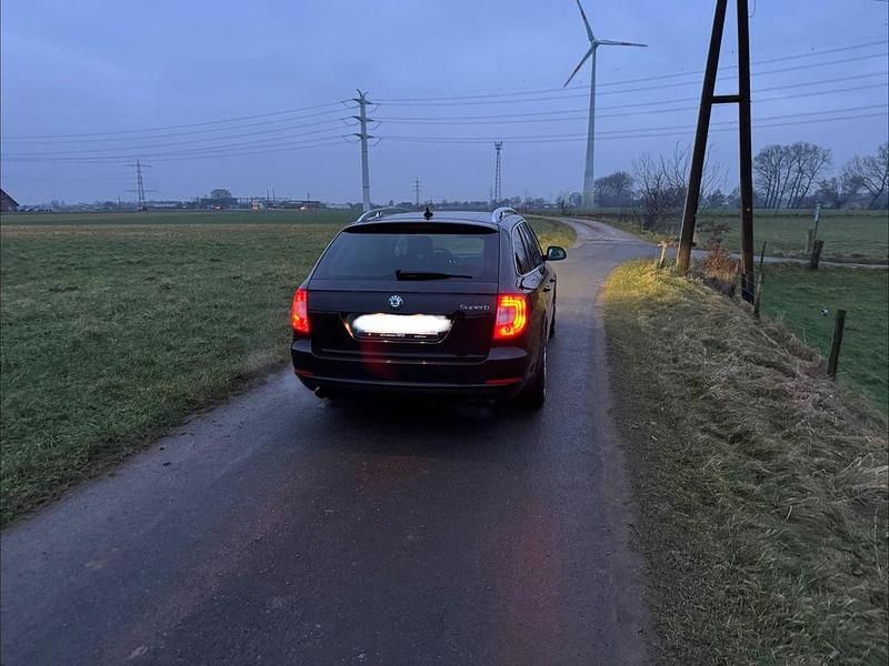 Gebraucht Skoda Superb Elegance 260 PS (191 kW) 2011 Schwarz Kombi