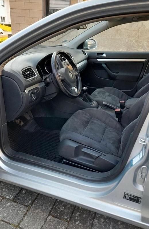 Silber Gebraucht 2010 VW Golf VI Kombi | 3.695 € - Bild 1/4