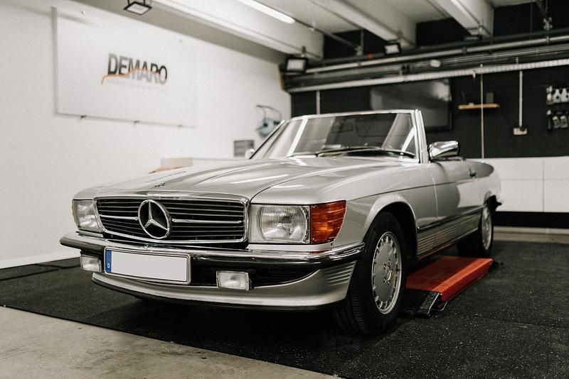 Silber Gebraucht 1987 Mercedes SL300 Cabrio | 45.000 € - Bild 1/4