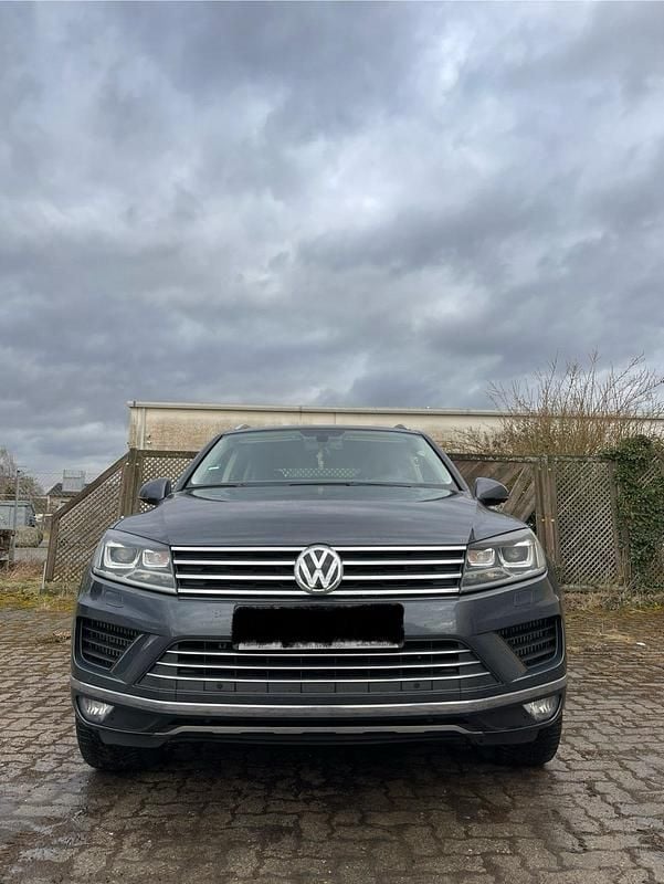 Gebraucht VW Touareg 262 PS (192 kW) 2015 Grau SUV