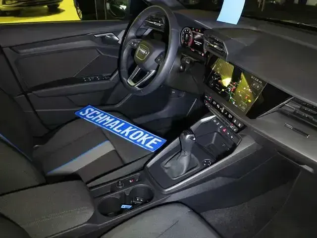 Gebraucht Audi A3 Ambiente 150 PS (110 kW) 2023 Navarra blue Limousine