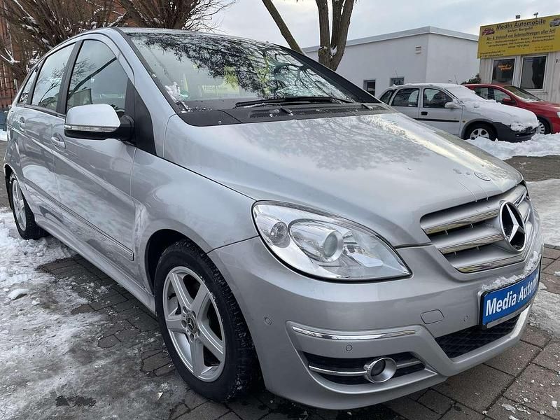 Gebraucht Mercedes B180 116 PS (85 kW) 2011 Grau Van / Kleinbus