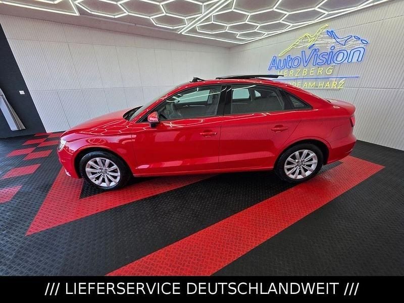 Gebraucht Audi A3 Ambiente 150 PS (110 kW) 2015 Rot Limousine