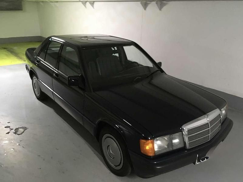 Gebraucht Mercedes 190 122 PS (89 kW) 1992 Blau Limousine