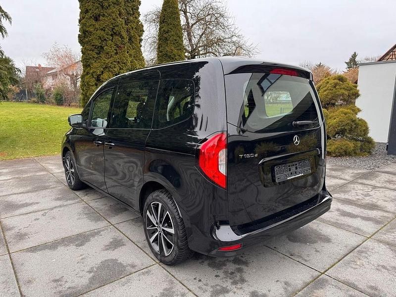 Gebraucht Mercedes 180 116 PS (85 kW) 2024 Loparitschwarz Limousine