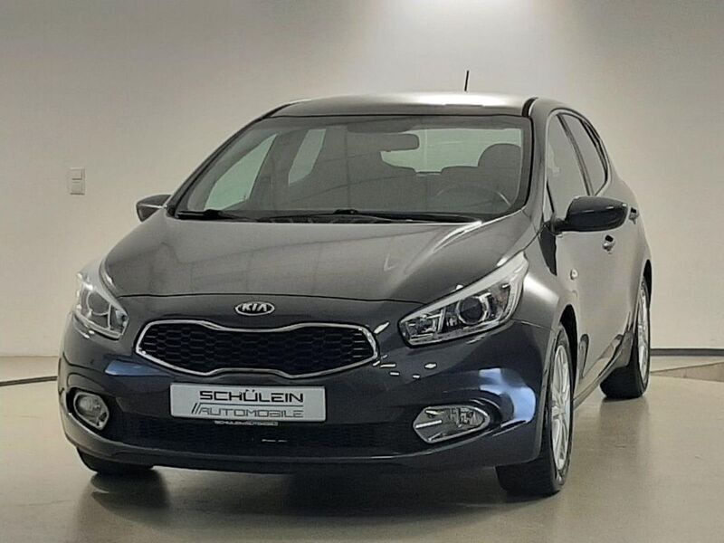 Winchestergrau Gebraucht 2014 Kia Ceed FIFA World Cup Edition Limousine | 9.680 € (Fairer Preis) - Bild 1/4