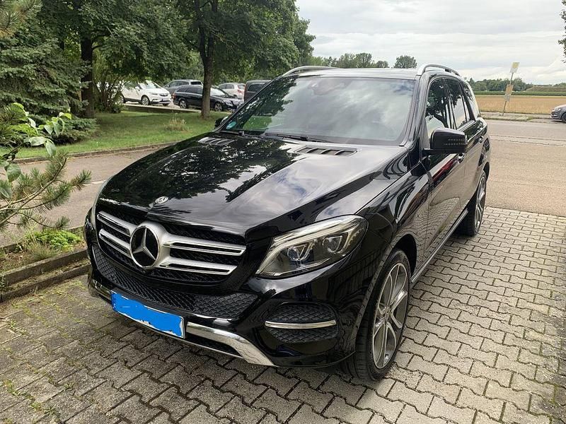 Schwarz Gebraucht 2017 Mercedes GLE350 Exclusive SUV | 39.300 € (Etwas zu teuer) - Bild 1/4