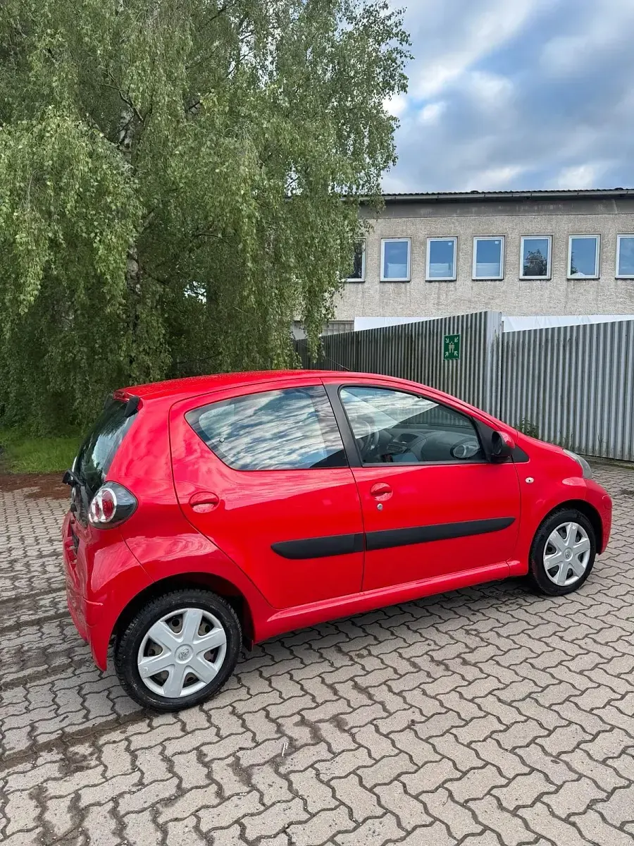 Gebraucht Toyota Aygo 67 PS (49 kW) 2009 Rot Kleinwagen