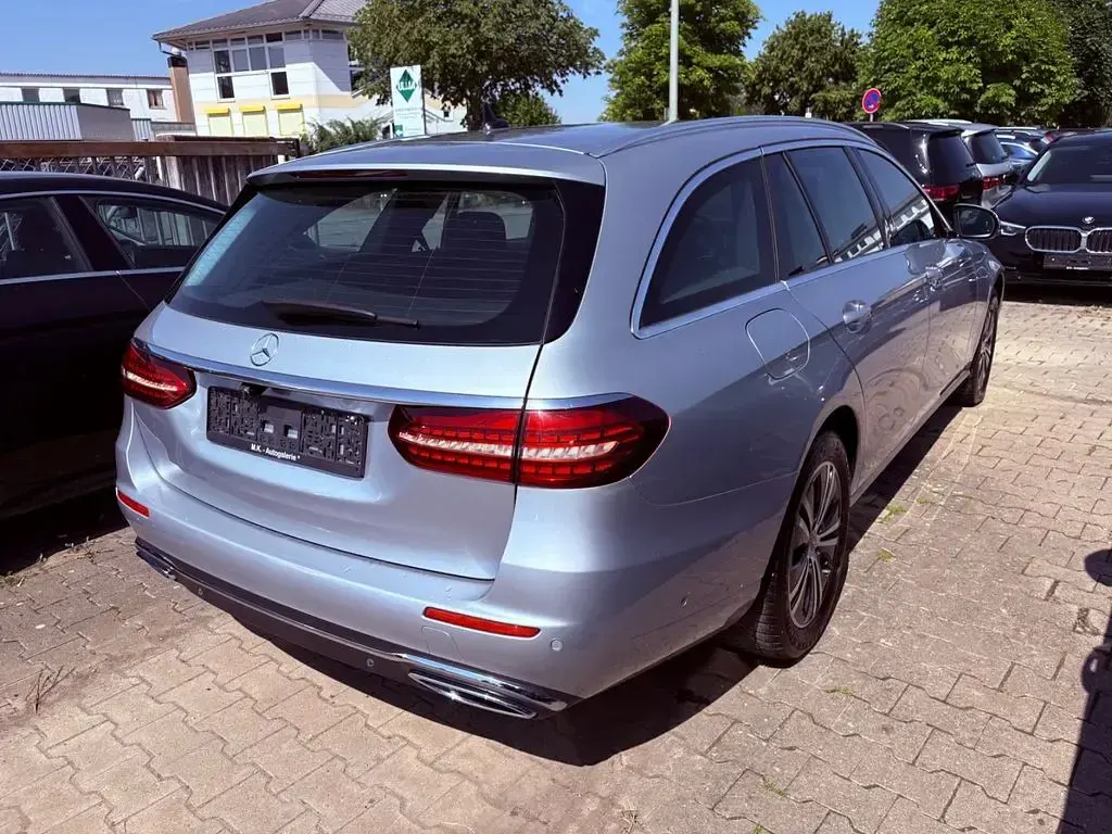 Gebraucht Mercedes E220 194 PS (142 kW) 2021 Silber Limousine