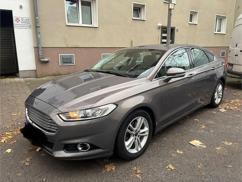 Braun Gebraucht 2015 Ford Mondeo Titanium Limousine | 12.900 € (Fairer Preis) - Bild 1/4
