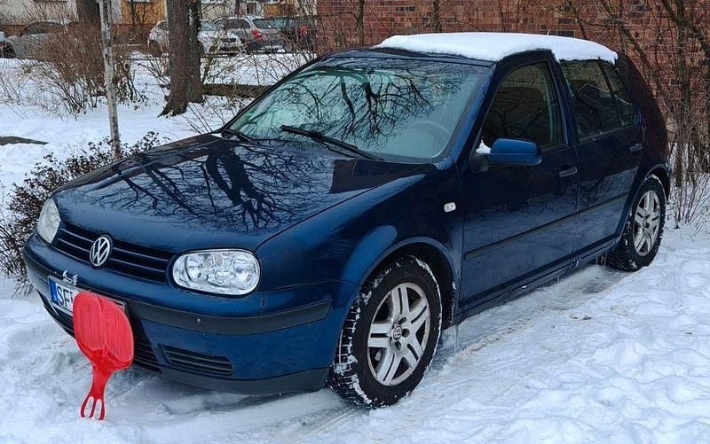 Blau Gebraucht 2002 VW Golf Limousine | 1.450 € (Fairer Preis) - Bild 1/4