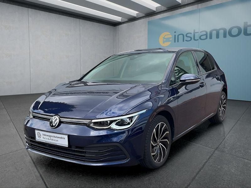 Blau Gebraucht 2020 VW Golf VIII Life Kleinwagen | 18.849 € (Fairer Preis) - Bild 1/4
