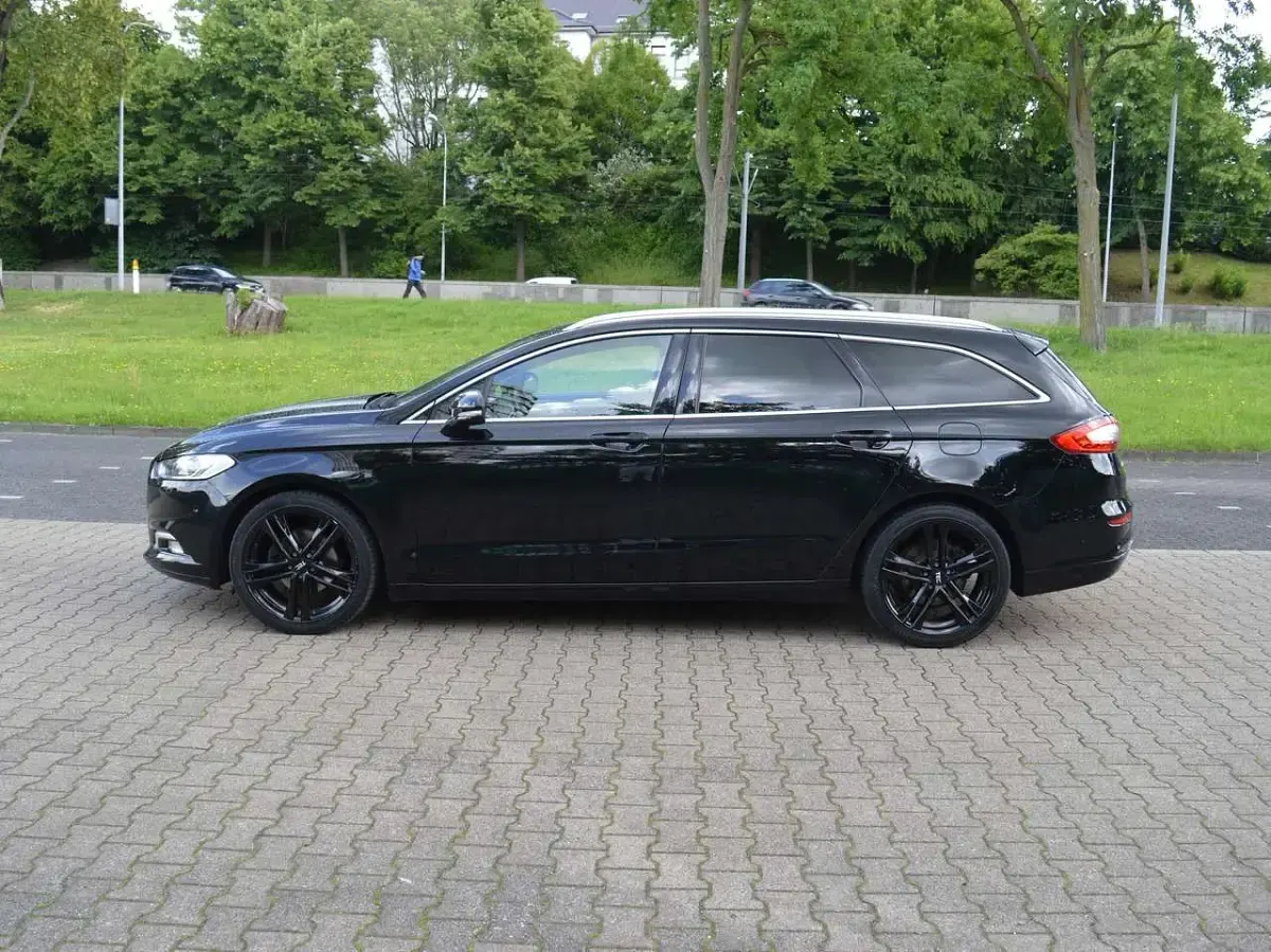 Gebraucht Ford Mondeo Titanium 150 PS (110 kW) 2017 Schwarz Kombi
