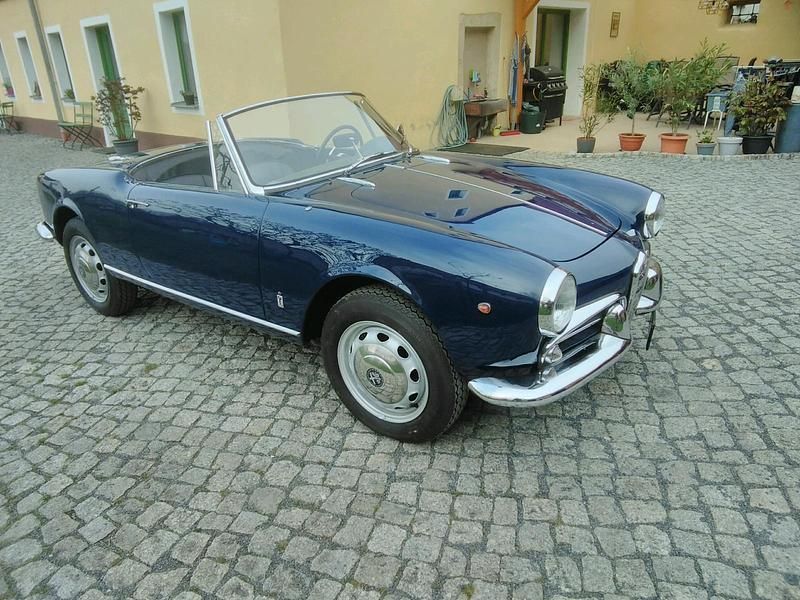 Blau Gebraucht 1961 Alfa Romeo Giulietta Kleinwagen | 44.444 € - Bild 1/4