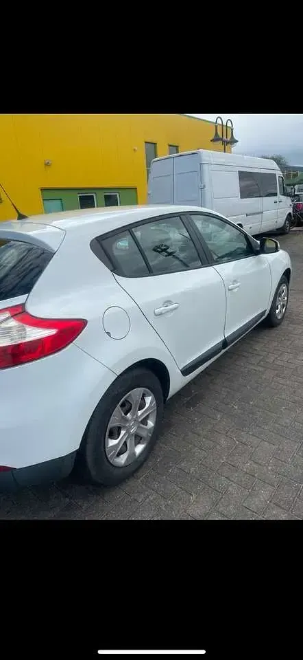Gebraucht Renault Mégane III Dynamique 110 PS (80 kW) 2009 Weiß Limousine