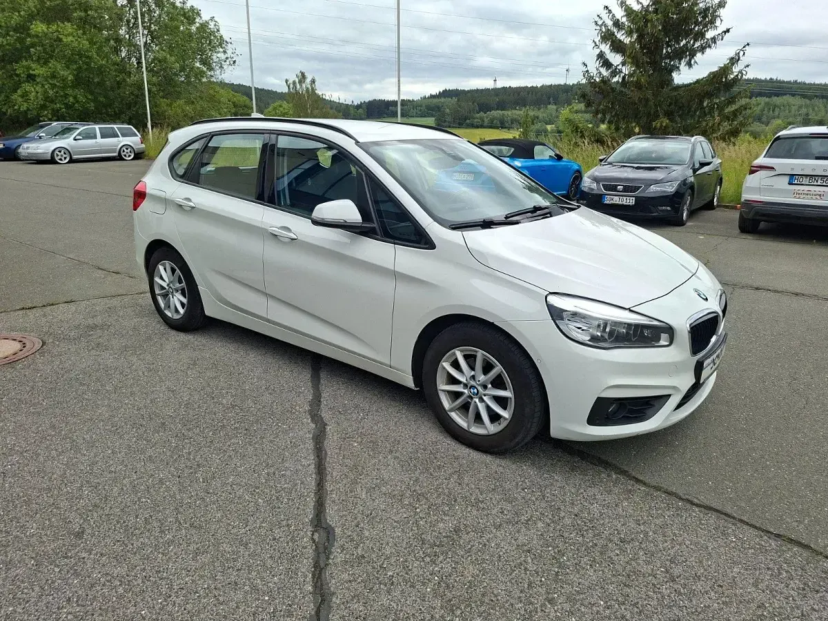 Gebraucht BMW 218 Active Tourer Basis 150 PS (110 kW) 2015 Weiß Van / Kleinbus