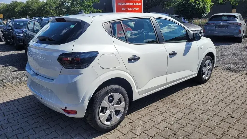 Neu Dacia Sandero 101 PS (74 kW) 2026 Weiß Limousine