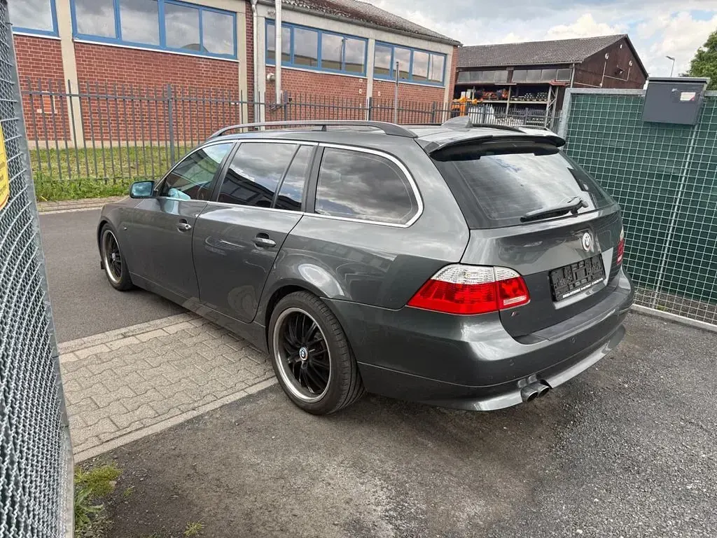 Gebraucht BMW 525 192 PS (141 kW) 2005 Grau Kombi
