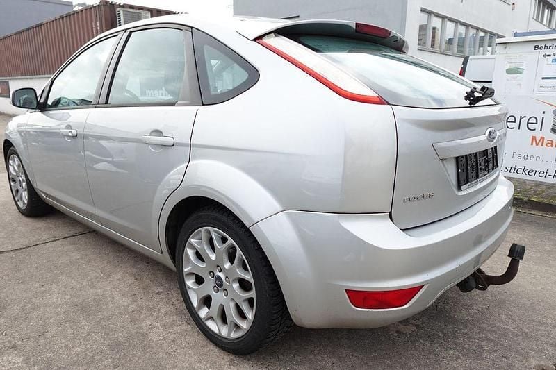 Usado Ford Focus Sport 116 CV (85 kW) 2009 Plateado Berlina