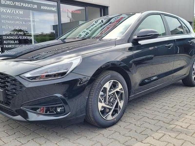 Schwarz Neu 2025 Hyundai i30 Limousine | 25.658 € (Guter Preis) - Bild 1/1