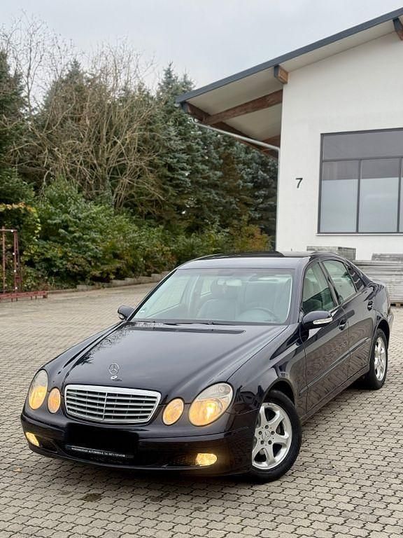 Blau Gebraucht 2006 Mercedes E280 Limousine | 3.299 € (Fairer Preis) - Bild 1/4