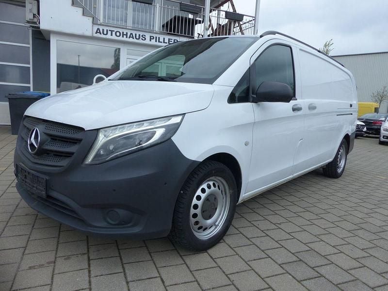 Weiß Gebraucht 2015 Mercedes Vito Van / Kleinbus | 12.800 € (Superpreis) - Bild 1/4