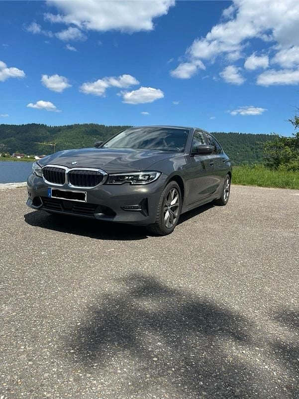 Gebraucht BMW 330 258 PS (189 kW) 2019 Grau Limousine