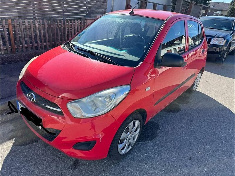 Gebraucht Hyundai i10 Edition 69 PS (50 kW) 2013 Rot Kleinwagen
