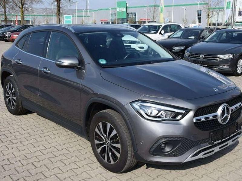 Gebraucht Mercedes GLA200 150 PS (110 kW) 2022 Mountaingrau  met. SUV