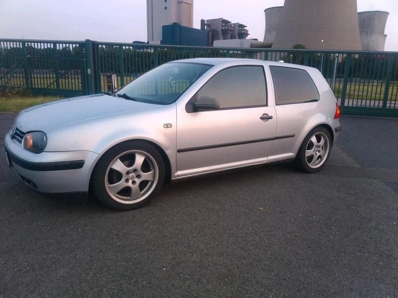 Silber Gebraucht 2001 VW Golf IV Coupé | 1.300 € (Etwas zu teuer) - Bild 1/4