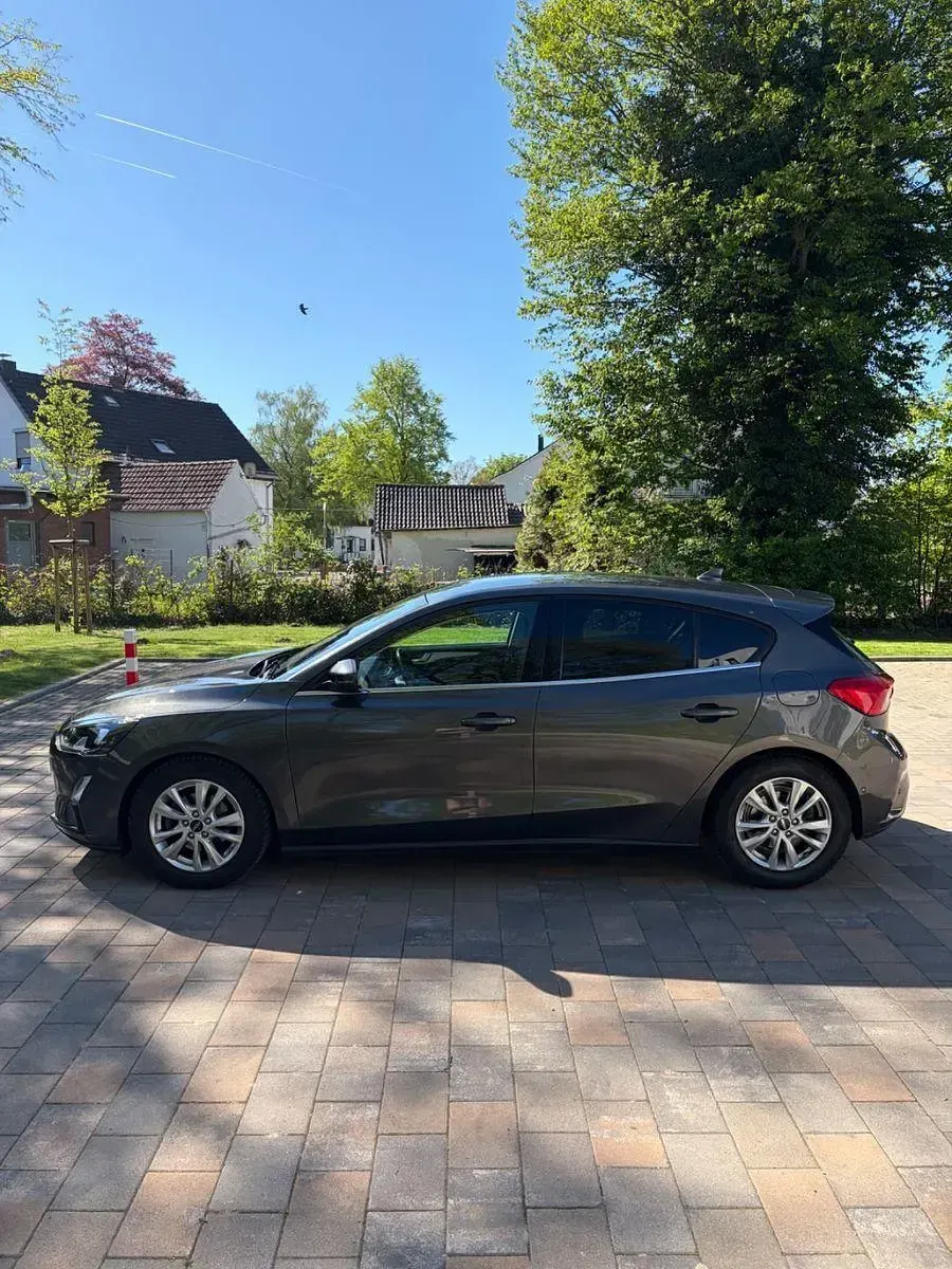 Gebraucht Ford Focus Active 120 PS (88 kW) 2020 Grau Limousine