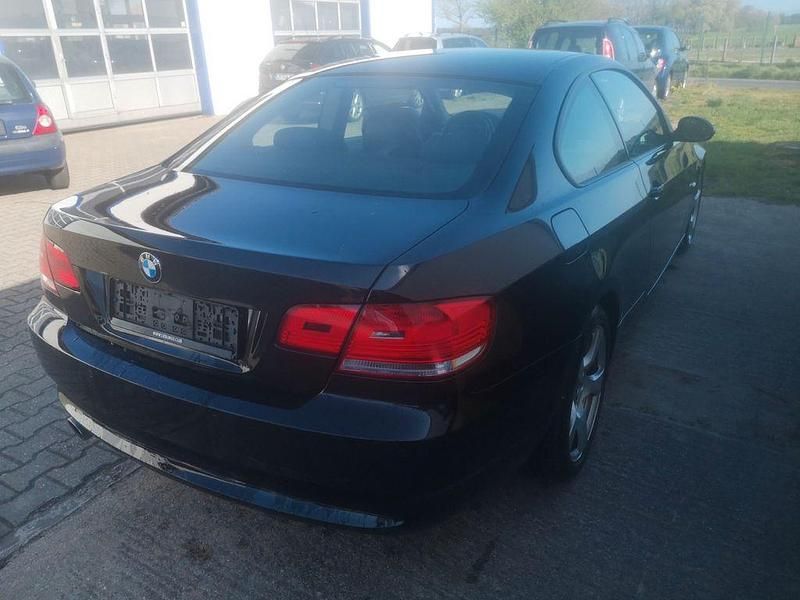Second-hand BMW 320 Performance 170 CP (125 kW) 2009 Negru Coupe