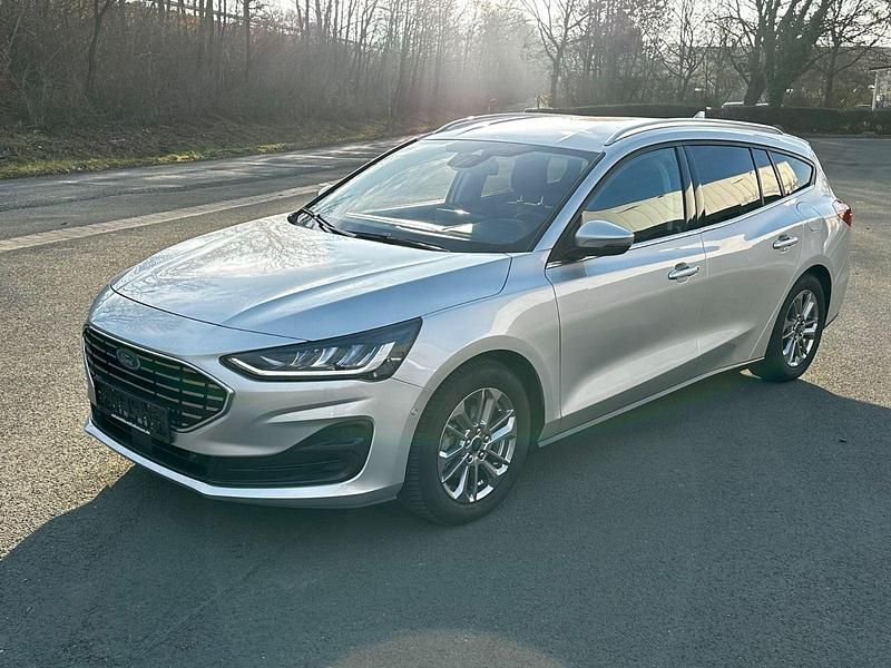 Silber Gebraucht 2024 Ford Focus Titanium X Kombi | 15.870 € (Superpreis) - Bild 1/4